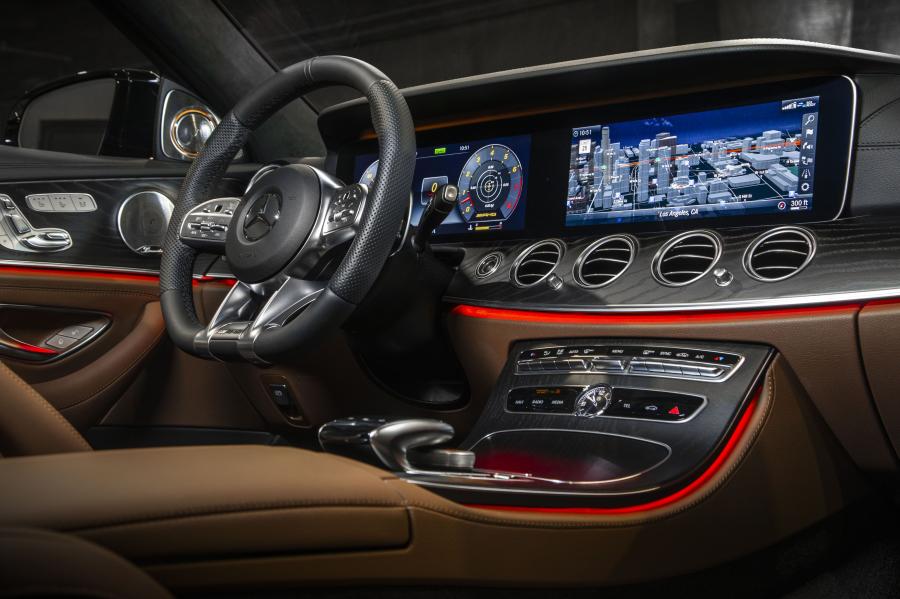 Панель приборов Mercedes-AMG E53 4Matic+ 2018 года  (NA) (фото 5 из 40)